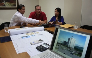 Ruben Sorto, left, of Grupo Karims joins Carolina Pascua (far right)  from FIDE (the Honduran Investment Agency) and an unidentified executive during a recent meeting in Honduras.